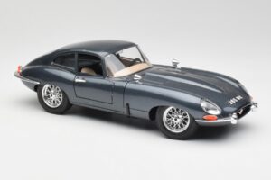 Jaguar E-Type Grau Bburago 1:18 30018 Druckguss — Bild 6 von 8
