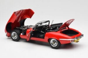 Jaguar E-Type Roadster Series III V12 Rot AUTOart 1:18 73523 Druckguss — Bild 5 von 8