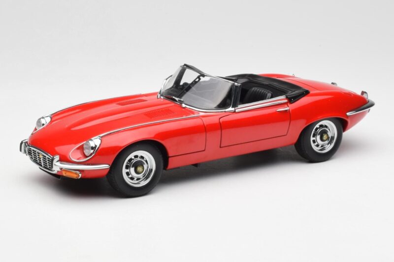 Jaguar E-Type Roadster Series III V12 Rot AUTOart 1:18 73523 Druckguss