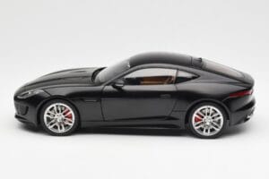Jaguar F-Type R X152 Matt Schwarz AUTOart 1:18 73652 Komposit — Bild 4 von 8