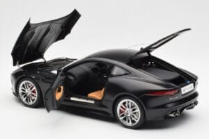 Jaguar F-Type R X152 Matt Schwarz AUTOart 1:18 73652 Komposit — Bild 5 von 8