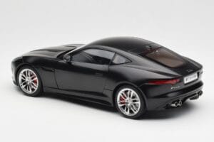 Jaguar F-Type R X152 Matt Schwarz AUTOart 1:18 73652 Komposit — Bild 7 von 8