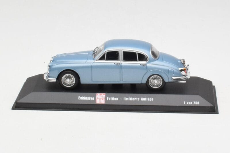 Jaguar Mk II Blue Metallic Minichamps 1:43 433130604 Druckguss