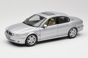 Jaguar X-Type Silber Maisto 1:18 7271328 Druckguss