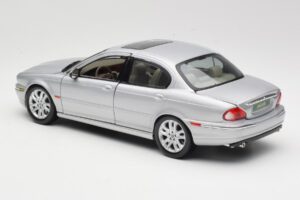 Jaguar X-Type Silber Maisto 1:18 7271328 Druckguss — Bild 7 von 8