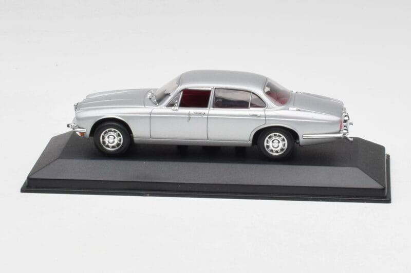 Jaguar XJ12 Series II Silber Minichamps 1:43 400130401 Druckguss