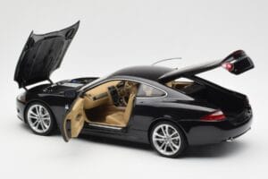 Jaguar XK-R X150 Midnight Schwarz AUTOart 1:18 73632 Druckguss — Bild 5 von 8