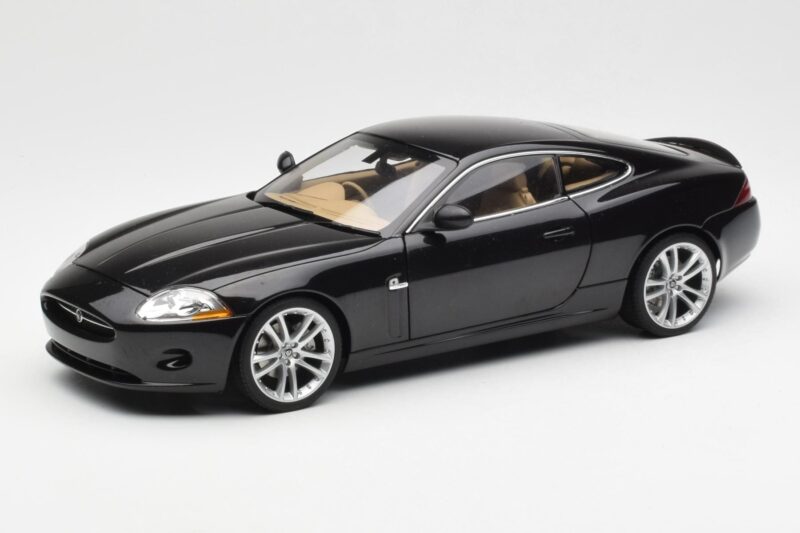Jaguar XK-R X150 Midnight Schwarz AUTOart 1:18 73632 Druckguss