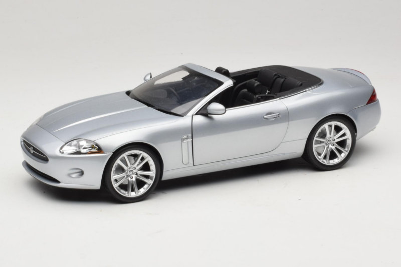 Jaguar XK X150 Cabriolet Silber Minichamps 1:18 150130531 Druckguss