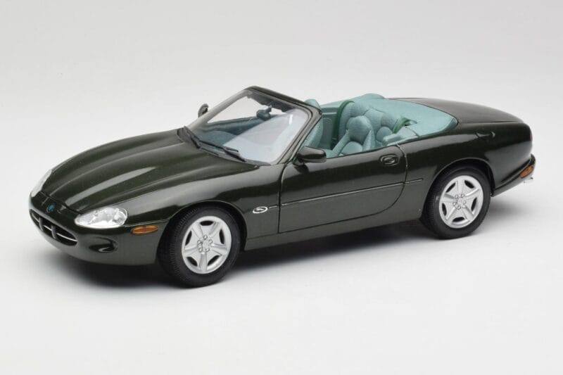 Jaguar XK8 X100 Cabriolet British Racing Grün Maisto 1:18 50285 Druckguss