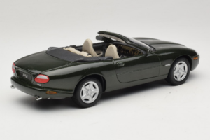 Jaguar XK8 Green Metallic Hellgrau Interieur Maisto 1:18 31836 Druckguss — Bild 3 von 8
