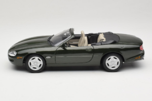 Jaguar XK8 Green Metallic Hellgrau Interieur Maisto 1:18 31836 Druckguss — Bild 4 von 8