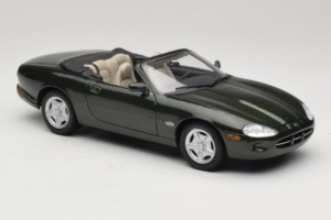 Jaguar XK8 Green Metallic Hellgrau Interieur Maisto 1:18 31836 Druckguss — Bild 6 von 8