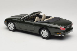 Jaguar XK8 Green Metallic Hellgrau Interieur Maisto 1:18 31836 Druckguss — Bild 7 von 8