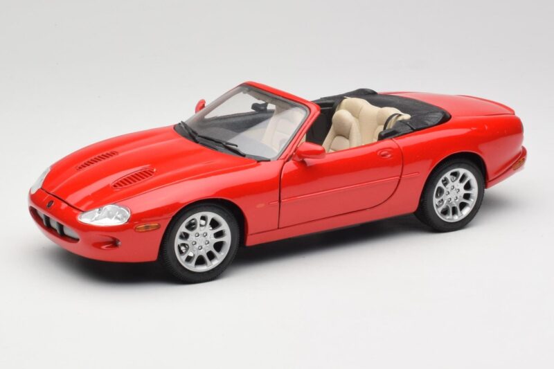 Jaguar XKR X100 Rot Maisto 1:18 50330 Druckguss