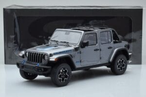 Jeep Wrangler 4xe Silber GT Spirit 1:18 GT419 Resin — Bild 6 von 6