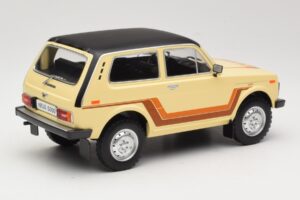 Lada Niva 2121 California Beige MCG 1:18 MCG18004 Druckguss — Bild 2 von 6