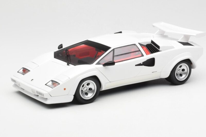 Lamborghini Countach LP500S Weiß Kyosho 1:18 08320E Druckguss