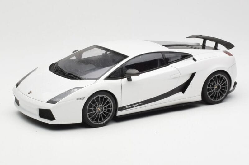 Lamborghini Gallardo Superleggera Monocerus Metallic Weiß AUTOart 1:18 74585 Druckguss