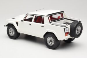 Lamborghini LM002 Weiß Kyosho 1:18 GTS18508W Resin — Bild 5 von 6