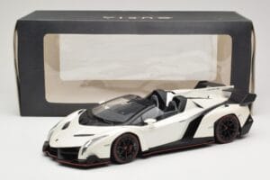 Lamborghini Veneno Roadster Weiß Mit Roter Linie Kyosho 1:18 C09502W Druckguss — Bild 6 von 6