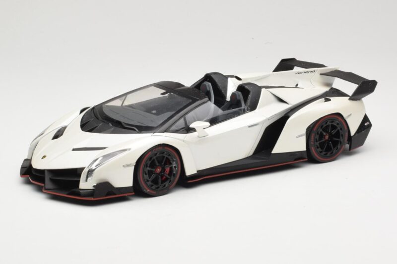 Lamborghini Veneno Roadster Weiß Mit Roter Linie Kyosho 1:18 C09502W Druckguss