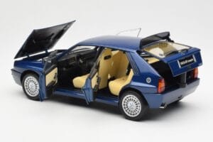 Lancia Delta HF Integrale Evo II Blau Kyosho 1:18 08341BL Druckguss — Bild 5 von 8