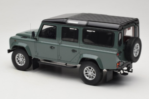 Land Rover Defender Station Wagon Keswick Green GT Spirit 1:18 GT527 Resin — Bild 5 von 6
