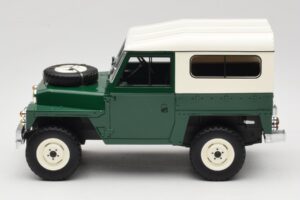 Land Rover Lightweight Series III Hard Top Dunkelgrün BoS Models 1:18 BOS355 Resin — Bild 3 von 6