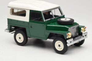 Land Rover Lightweight Series III Hard Top Dunkelgrün BoS Models 1:18 BOS355 Resin — Bild 4 von 6