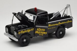 Land Rover Series III Bergungsfahrzeug Schwarz Universal Hobbies 1:18 4411 Druckguss — Bild 2 von 8