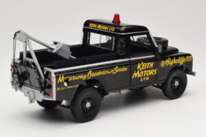 Land Rover Series III Bergungsfahrzeug Schwarz Universal Hobbies 1:18 4411 Druckguss — Bild 3 von 8