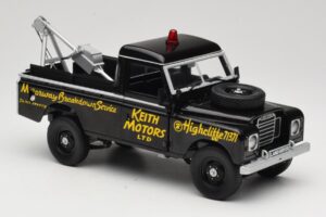 Land Rover Series III Bergungsfahrzeug Schwarz Universal Hobbies 1:18 4411 Druckguss — Bild 6 von 8