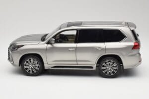 Lexus LX570 Sonic Titanium Kyosho 1:18 08955T Druckguss — Bild 4 von 8