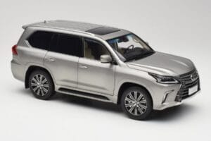 Lexus LX570 Sonic Titanium Kyosho 1:18 08955T Druckguss — Bild 6 von 8
