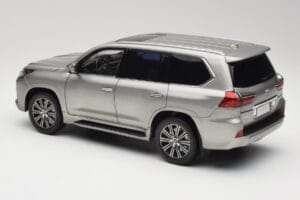 Lexus LX570 Sonic Titanium Kyosho 1:18 08955T Druckguss — Bild 7 von 8