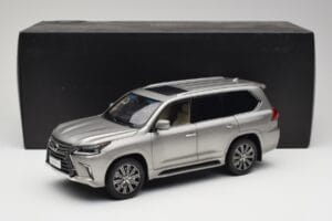 Lexus LX570 Sonic Titanium Kyosho 1:18 08955T Druckguss — Bild 8 von 8