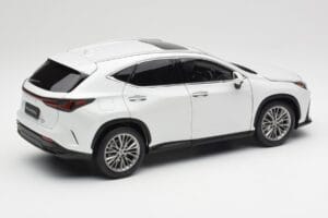 Lexus NX450h+ AZ20 Weiß Kyosho 1:18 08968Q Resin — Bild 3 von 8