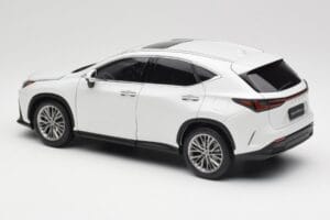 Lexus NX450h+ AZ20 Weiß Kyosho 1:18 08968Q Resin — Bild 7 von 8