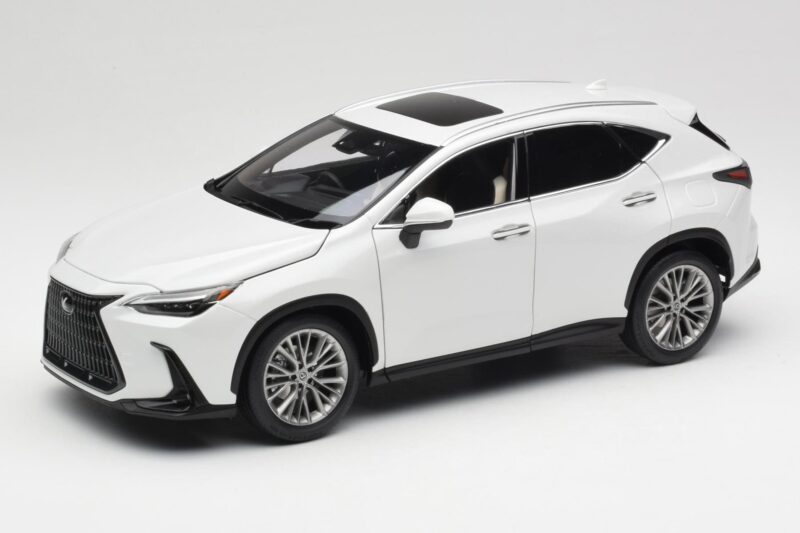 Lexus NX450h+ AZ20 Weiß Kyosho 1:18 08968Q Resin