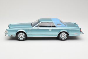 Lincoln Continental Mark V Blue Metallic MCG 1:18 MCG18369 Druckguss — Bild 3 von 6