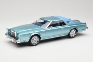 Lincoln Continental Mark V Blue Metallic MCG 1:18 MCG18369 Druckguss