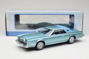 Lincoln Continental Mark V Blue Metallic MCG 1:18 MCG18369 Druckguss — Bild 6 von 6