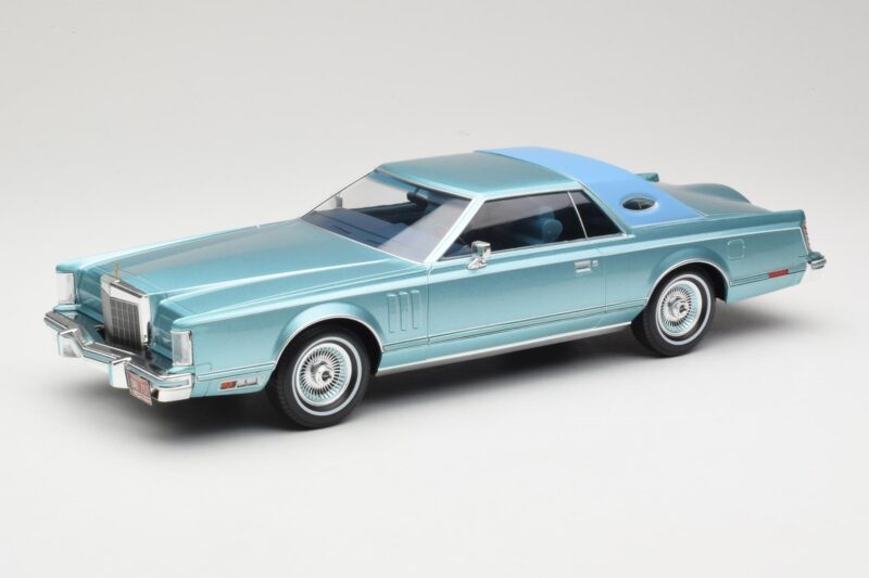 Lincoln Continental Mark V Blue Metallic MCG 1:18 MCG18369 Druckguss