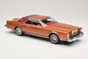 Lincoln Continental Mark V Crystal Apricot Metallic MCG 1:18 MCG18370 Druckguss — Bild 4 von 6