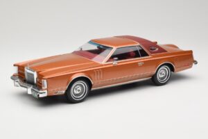 Lincoln Continental Mark V Crystal Apricot Metallic MCG 1:18 MCG18370 Druckguss
