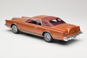 Lincoln Continental Mark V Crystal Apricot Metallic MCG 1:18 MCG18370 Druckguss — Bild 5 von 6