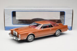 Lincoln Continental Mark V Crystal Apricot Metallic MCG 1:18 MCG18370 Druckguss — Bild 6 von 6
