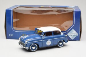 Lloyd Alexander TS #234 Blau Revell 1:18 08463 Druckguss — Bild 8 von 8