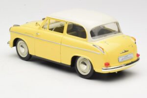 Lloyd Alexander TS Gelb Revell 1:18 08958 Druckguss — Bild 7 von 8